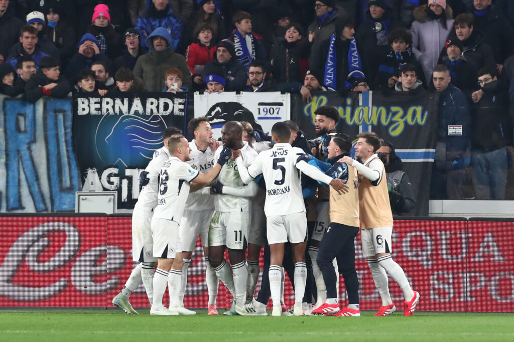 Die SSC Napoli gewann das Spitzenspiel bei Atalanta.