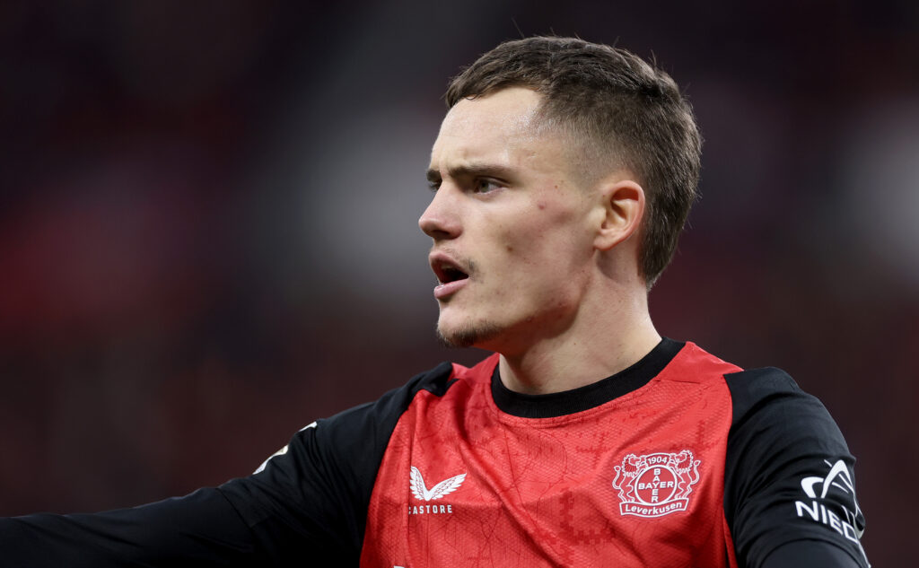 Florian Wirtz saß beim Sieg in Dortmund zunächst auf der Bank.