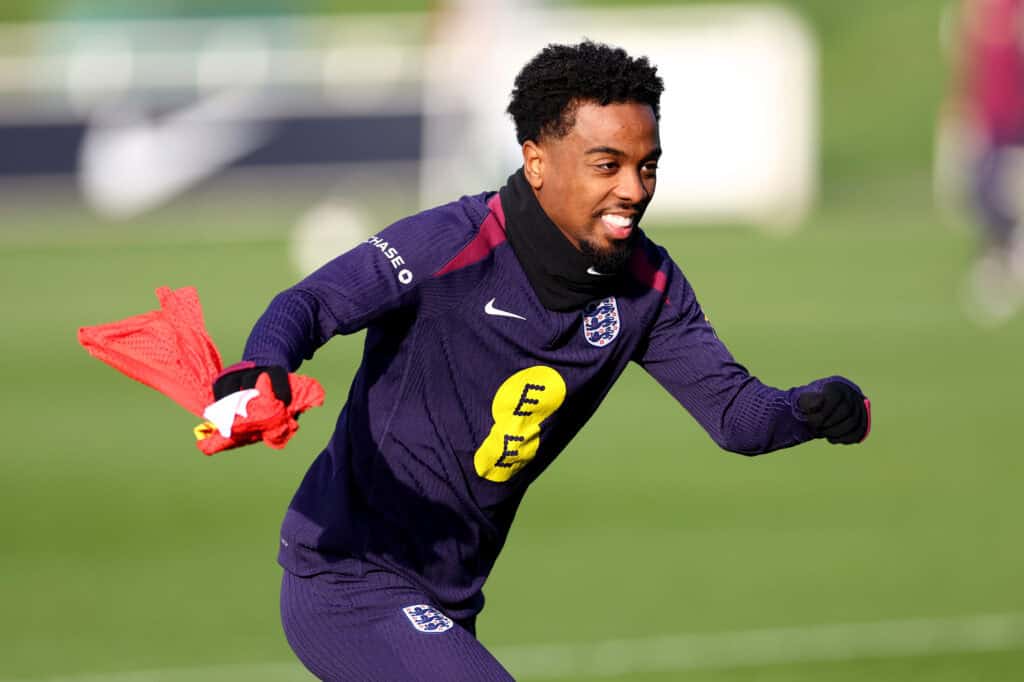 Der englische Nationalspieler Angel Gomes steht vor einer Rückkehr auf die Insel. Beim OSC Lille steht der 24-Jährige nur noch bis Saisonende unter Vertrag.