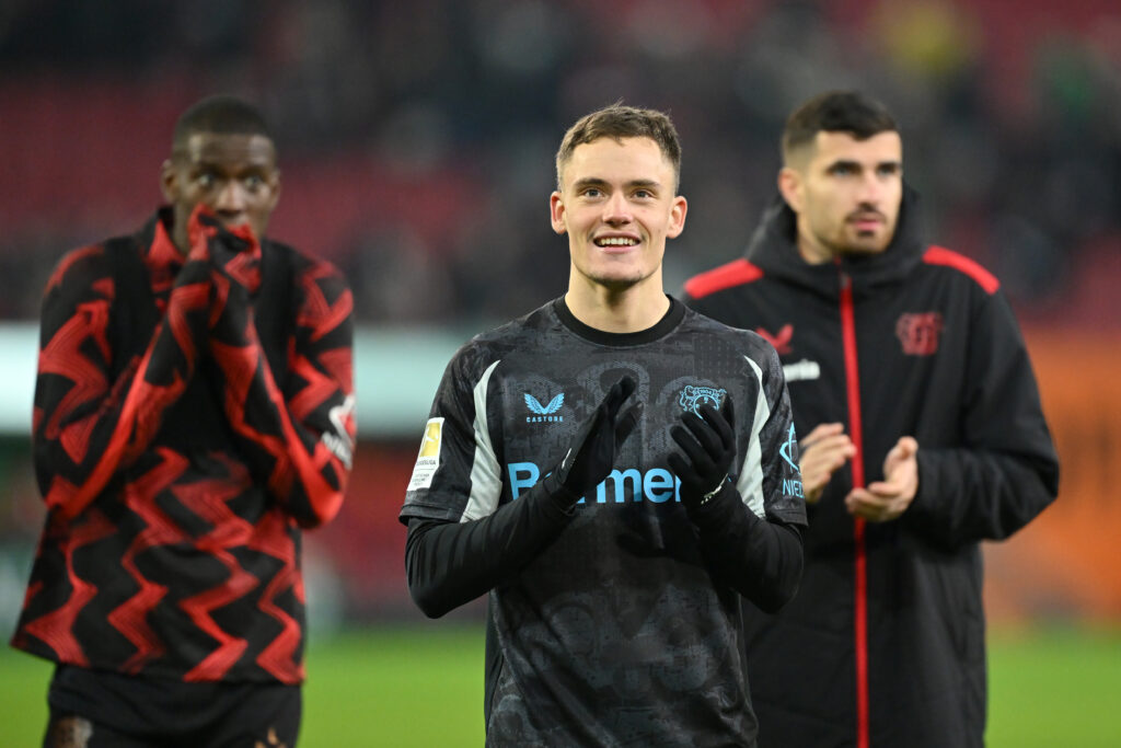 Seine Rückkehr in die Startelf steht bevor: Bayer Leverkusen Florian Wirtz (Mi., klatschend)