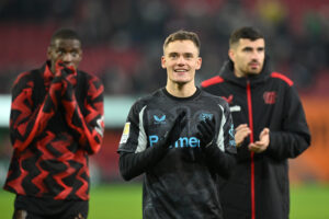 Seine Rückkehr in die Startelf steht bevor: Bayer Leverkusen Florian Wirtz (Mi., klatschend)