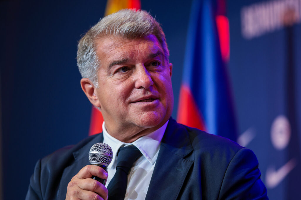Vereinspräsident Joan Laporta ist beim FC Barcelona schon seit geraumer Zeit höchstumstritten. Nach der Fehde rund um Dani Olmo ist der Druck auf den 62-Jährigen jedoch höher denn je.