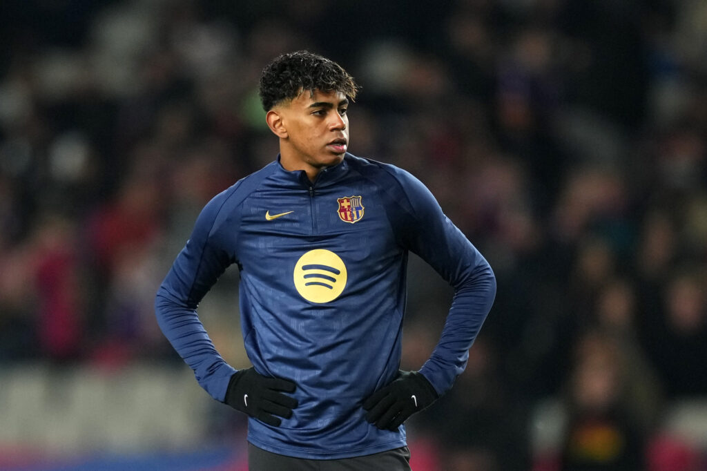Wunderkind Lamine Yamal steht beim FC Barcelona noch bis 2026 unter Vertrag. Nun machte der 17-Jährige den Anhängern der Blaugrana Hoffnung auf eine zeitnahe Verlängerung.
