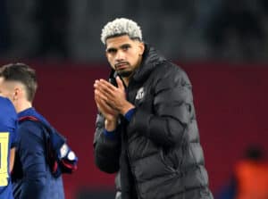 Ronald Araujo applaudiert