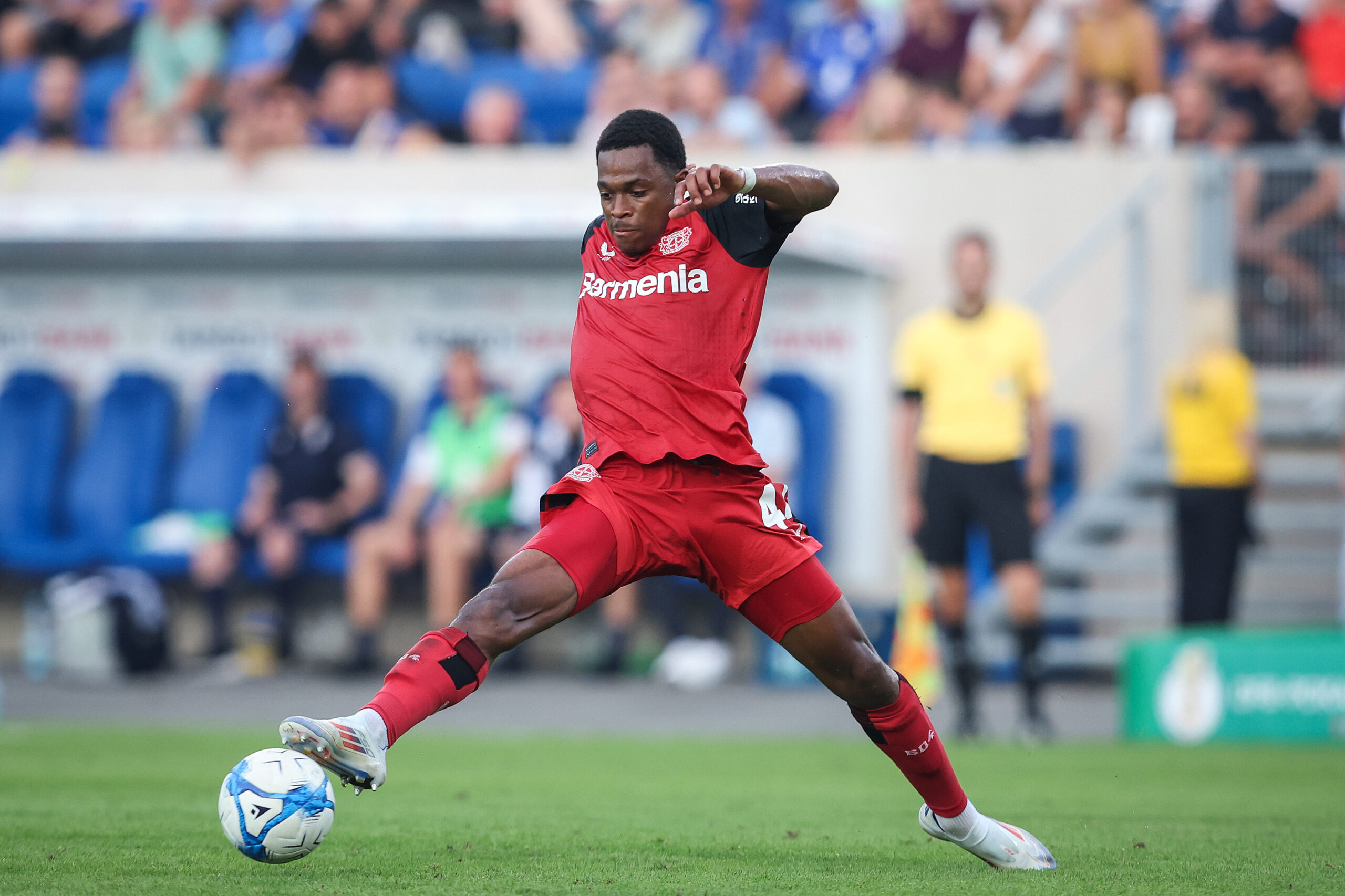 Bayer Leverkusen muss im restlichen Saisonverlauf auf Jeanuel Belocian verzichten.