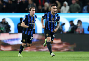 Erzielte in der italienischen Supercoppa im Derby gegen AC Milan das 1:0 für Inter: Lautaro Martinez (re.).