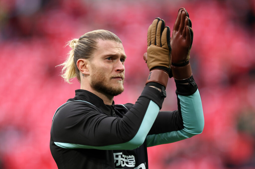 Loris Karius applaudiert