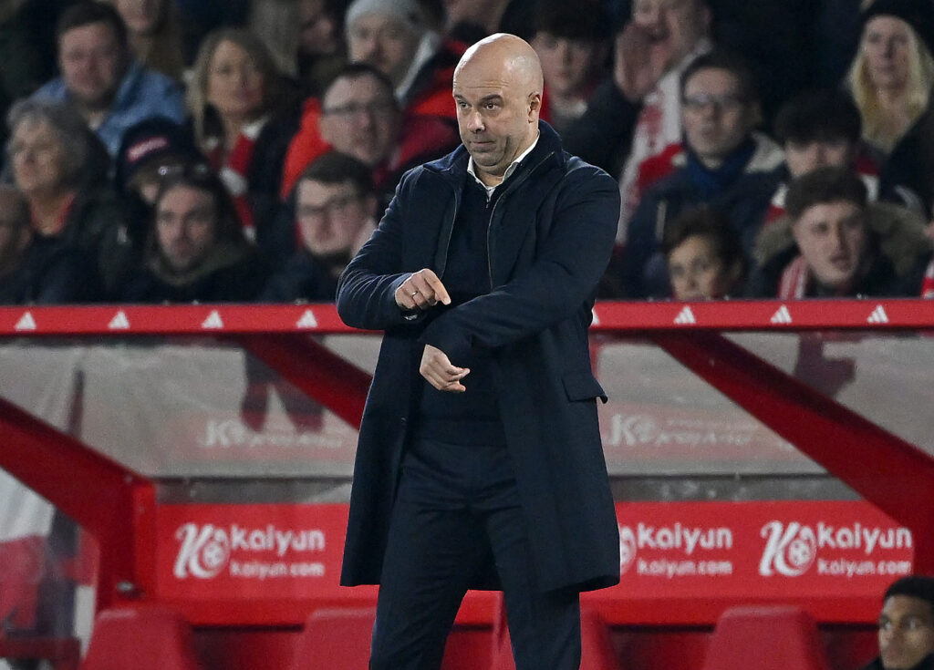 Arne Slot im Spiel bei Nottingham Forest