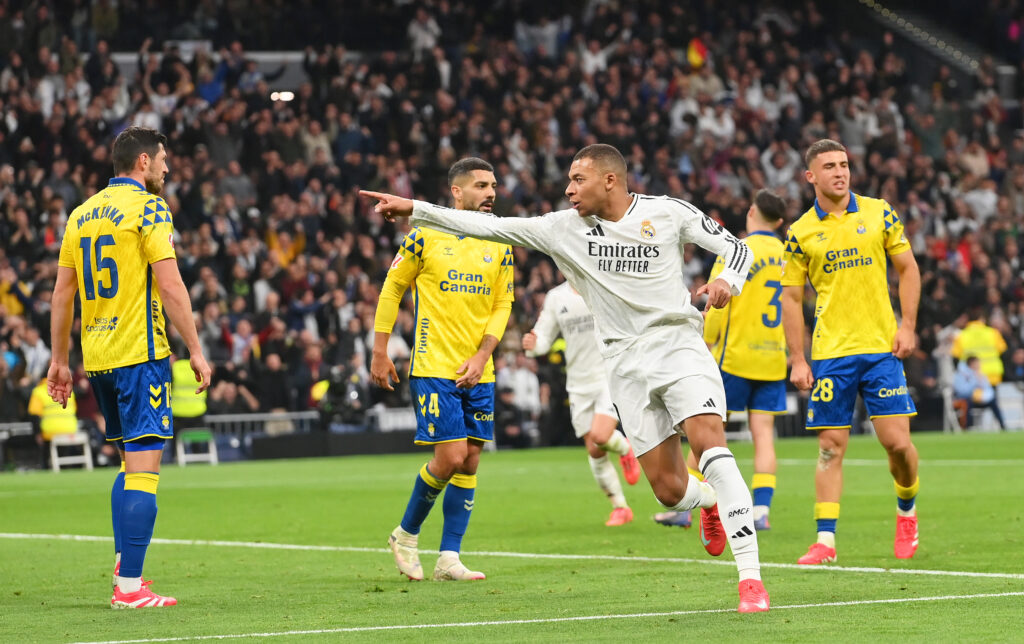 Real Madrids jubelnder Matchwinner gegen UD Las Palmas: Kylian Mbappé (Mi.).