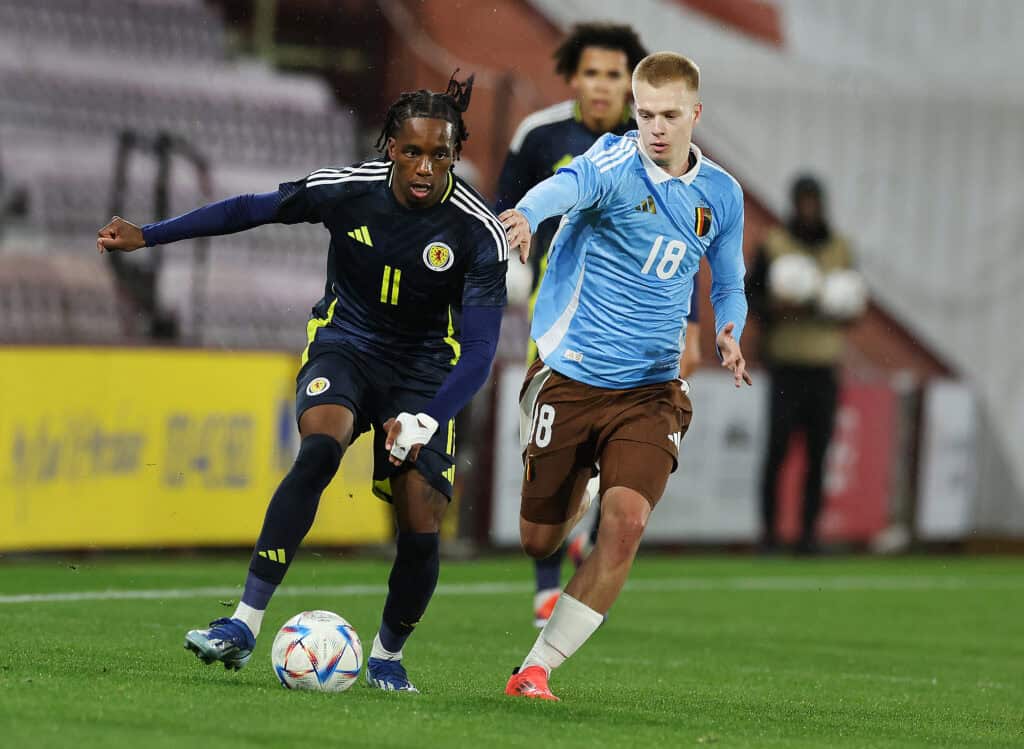 Der HSV hat auf dem Transfermarkt zugeschlagen und sich mit Adedire Mebude verstärkt. Der 20-Jährige kommt auf Leihbasis von KVC Westerlo und soll den verletzten Bakery Jatta ersetzen.