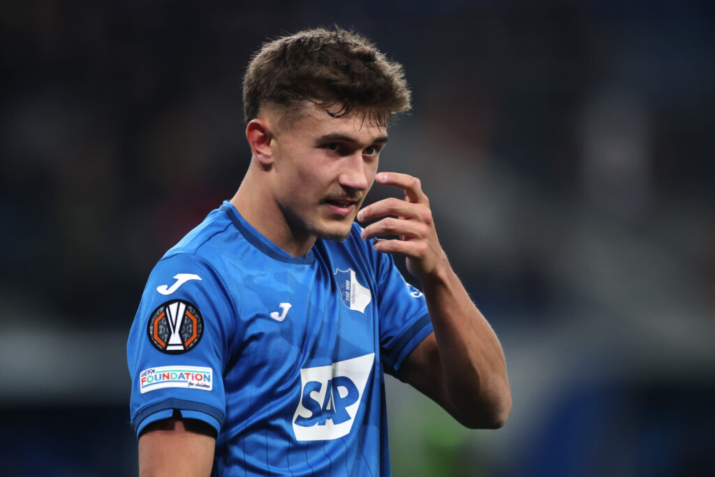 Am achten und letzten Spieltag der Europa-League-Ligaphase gastierte die TSG Hoffenheim beim belgischen Rekordmeister RSC Anderlecht. Aufgrund einer äußerst effektiven Chancenverwertung gewann die Mannschaft aus dem Kraichgau deutlich mit 4:2, verpasst als 27. der Tabelle aber den Einzug in die Playoffs.