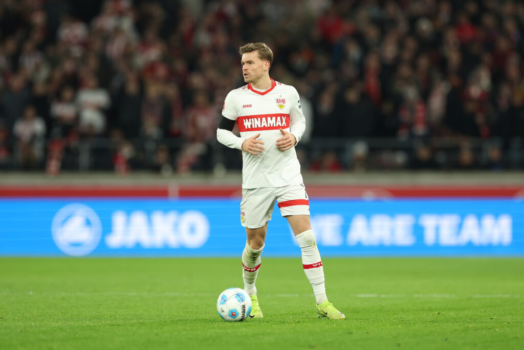 Der VfB Stuttgart kann gegen den SC Freiburg einen weiteren großen Schritt in Richtung Champions-League-Plätze machen. Bei dieser Mission können die Schwaben wieder auf Maximilian Mittelstädt bauen.