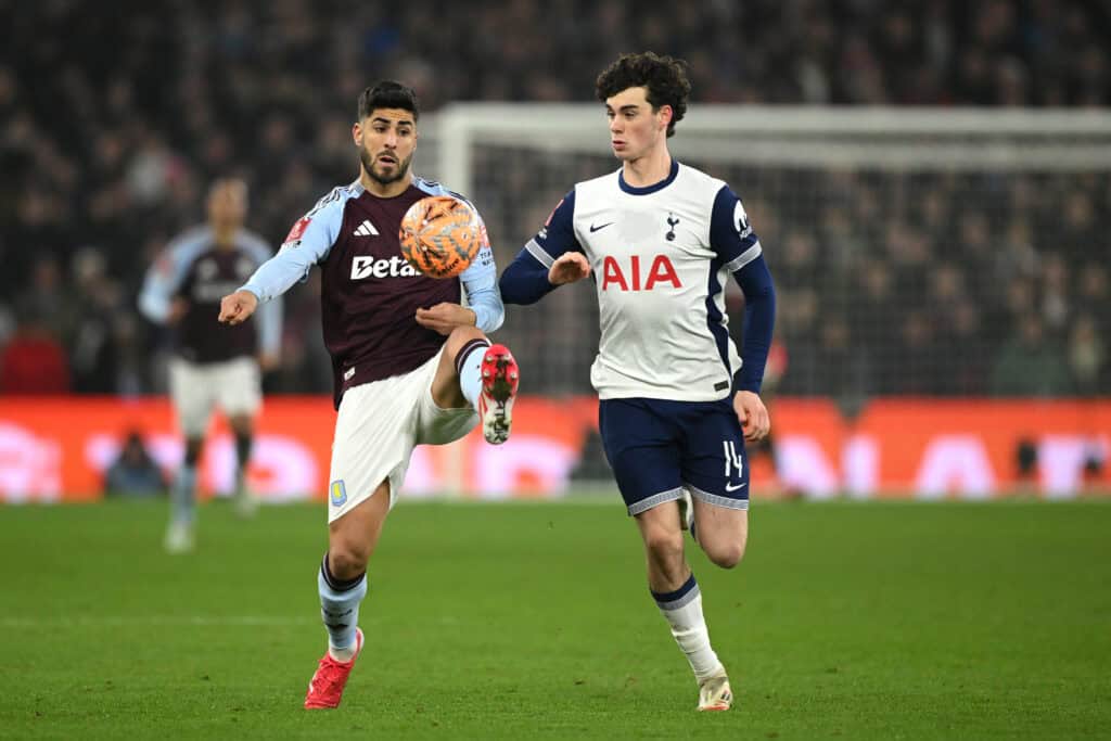 Marco Asensio im Trikot von Aston Villa