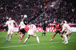 Nathan Tella schließt artistisch ab
