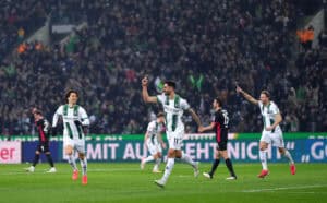 Gladbach bejubelt den 1:0-Führungstreffer von Kleindienst.