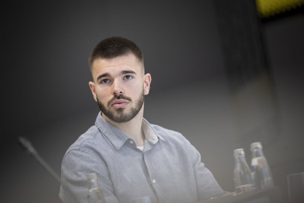 Seit über zweieinhalb Jahren hat Mario Vuskovic kein Profispiel mehr bestreiten dürfen. Und aktuell sieht es nicht so aus, als würde sich daran etwas ändern. In einem Interview hat der Kroate nun über seine Gefühlswelt gesprochen.