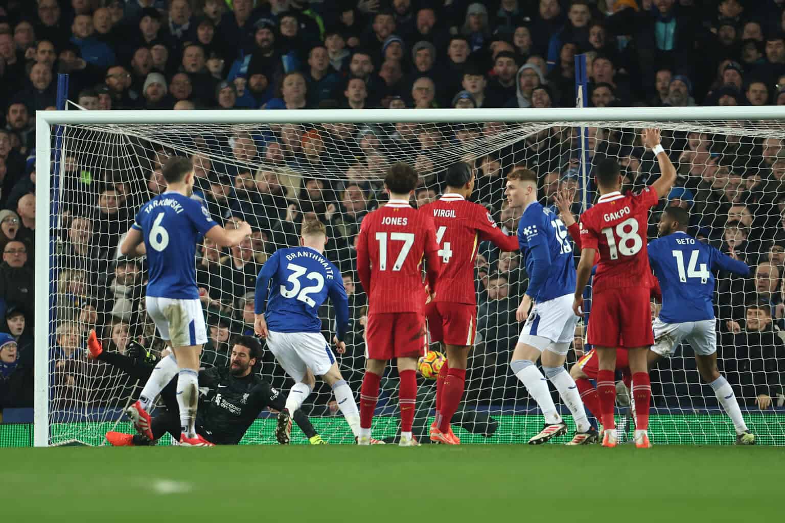 90+8! Tarkowski rettet Everton Punkt nach spätem Drama im Derby gegen Liverpool