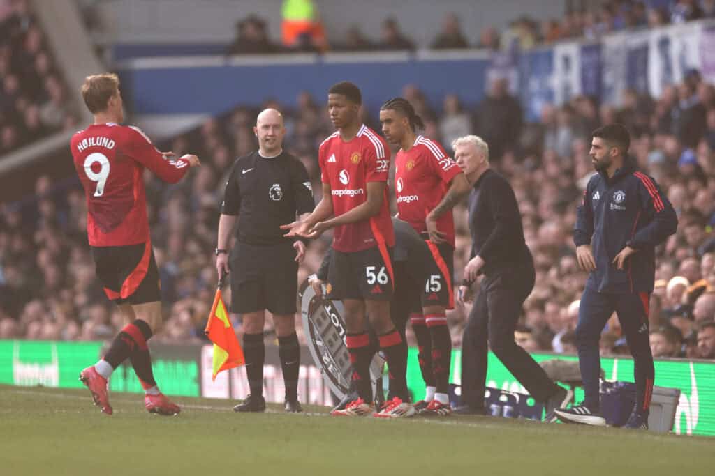 Den Mitarbeitern von Manchester United droht eine wahre Kündigungswelle. Ruben Amorim gibt seinen Spielern eine Mitschuld an der komplizierten finanziellen Lage des Klubs und den damit verbundenen Stellenstreichungen. 