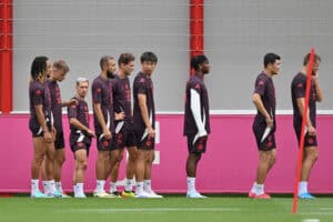 Nach langer Abwesenheit ist Hiroki Ito in das Training des FC Bayern zurückgekehrt. Am heutigen Dienstag absolvierte der zuletzt arg gebeutelte Japaner Teile der Einheit.