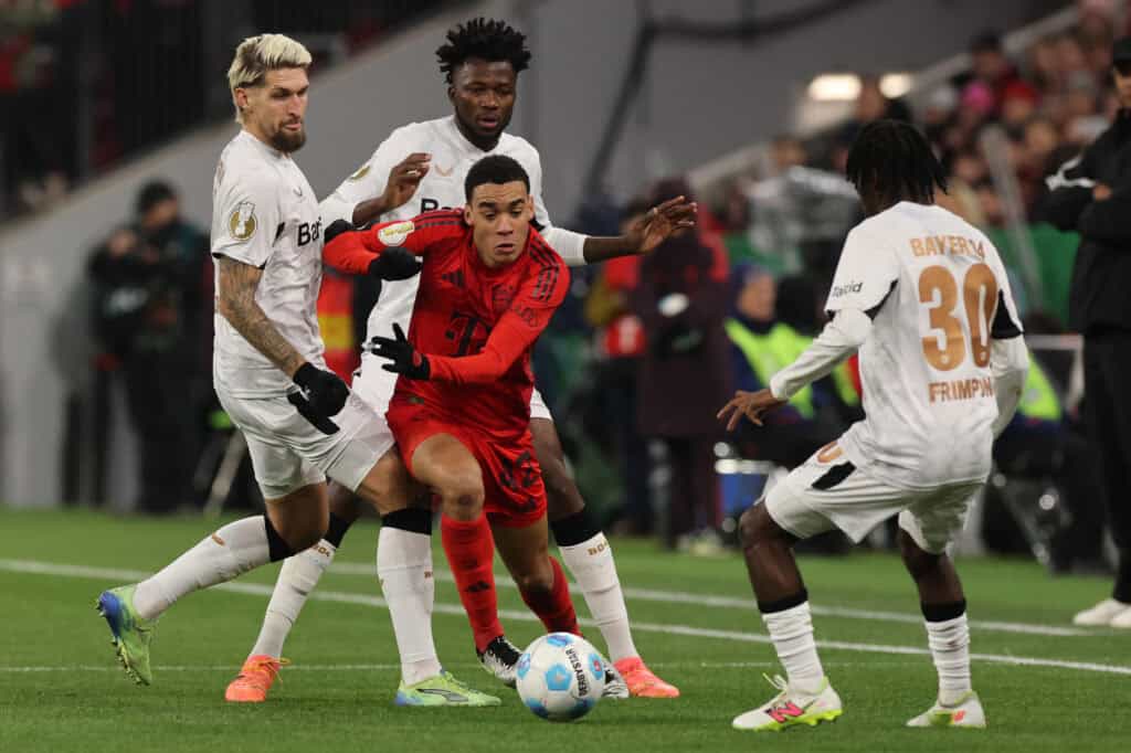 Bayer Leverkusen und Bayern München treffen im Topspiel aufeinander