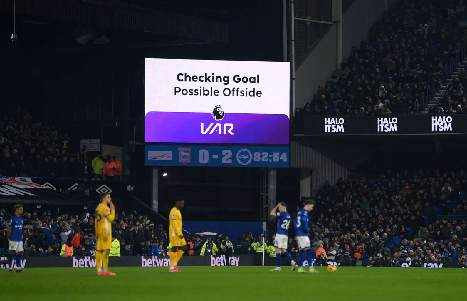 Versuchskaninchen für die PL: Halbautomatische Abseitshilfe wird im FA Cup getestet!
