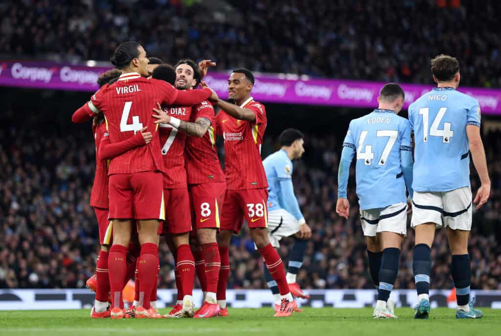 Das 0:2 gegen Tabellenführer Liverpool hat Manchester City einmal mehr die eigenen Grenzen aufgezeigt. TV-Experte Gary Neville glaubt daher, dass die Mannschaft einen kompletten Neuanfang braucht, um wieder an alte Erfolge anknüpfen zu können. 