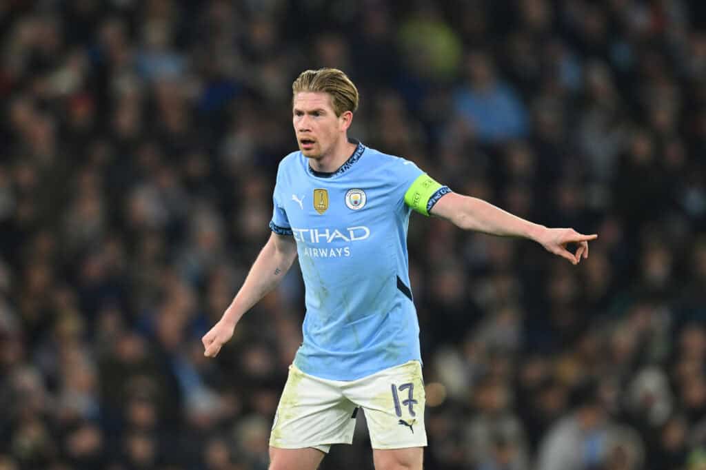 Über die Zukunft von Kevin de Bruyne wird bei Manchester City bereits sei Monaten spekuliert. Pep Guardiola will die Entscheidung seinem Spieler überlassen, der sich grundsätzlich offen für einen Verbleib beim englischen Serienmeister zeigt.