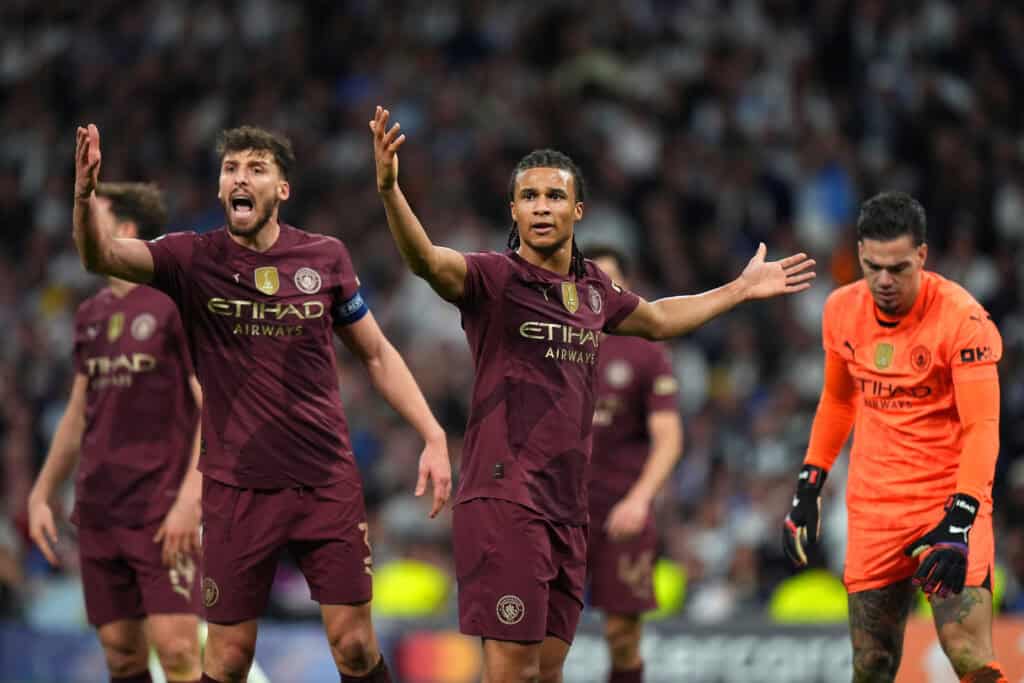 Unter der Woche hat sich Manchester City mit einem sang- und klanglosen Auftritt bei Real Madrid aus der Champions League verabschiedet. Vor dem Spitzenspiel gegen den FC Liverpool forderte Nathan Aké eine Reaktion seiner Mannschaft.