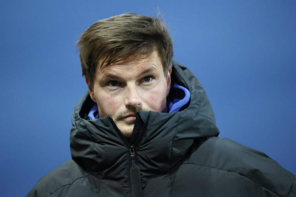 Ungewohnte Situation für den HSV: Die Rothosen werden die Partie gegen den FC Kaiserslautern ohne Merlin Polzin bestreiten. Der Trainer fehlt aufgrund eines Infekts.