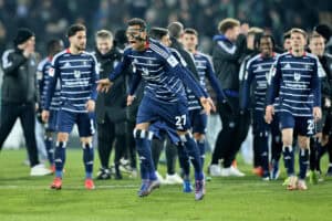 Durch den dramatischen Last-Minute-Sieg gegen Kellerkind Preußen Münster rangiert der HSV nach 21 Spieltagen weiterhin auf einem direkten Aufstiegsplatz. Noch viel wichtiger: In Westfalen bewiesen die Rothosen, dass sie auch dreckige Siege gegen Underdogs können. Vor den richtungsweisenden nächsten Wochen ist diese Erkenntnis Goldwert.