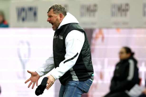 Steffen Baumgart regt sich auf