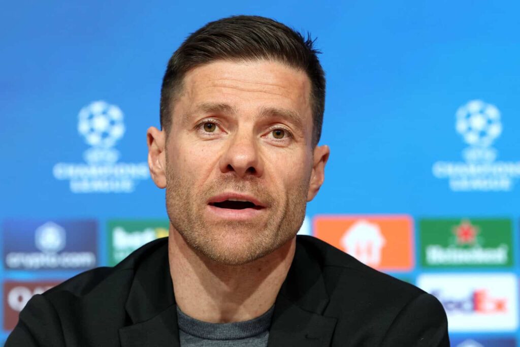 Nach der deutlichen Pleite im Achtelfinal-Hinspiel steht Bayer Leverkusen kurz vor dem Champions-League-Aus. Xabi Alonso gibt sich jedoch kämpferisch und will in der BayArena für ein Fußball-Wunder sorgen.