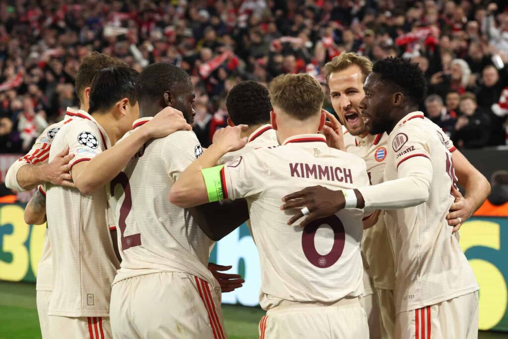 Was für ein Statement! Der FC Bayern hat sich mit einem deutlichen 3:0-Sieg gegen Bayer Leverkusen eine glänzende Ausgangsposition für das Rückspiel verschafft. Die internationale Presse lobt den deutschen Rekordmeister in den höchsten Tönen und wählt der Werkself gegenüber teils drastische Worte. 