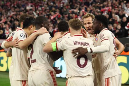 Was für ein Statement! Der FC Bayern hat sich mit einem deutlichen 3:0-Sieg gegen Bayer Leverkusen eine glänzende Ausgangsposition für das Rückspiel verschafft. Die internationale Presse lobt den deutschen Rekordmeister in den höchsten Tönen und wählt der Werkself gegenüber teils drastische Worte. 