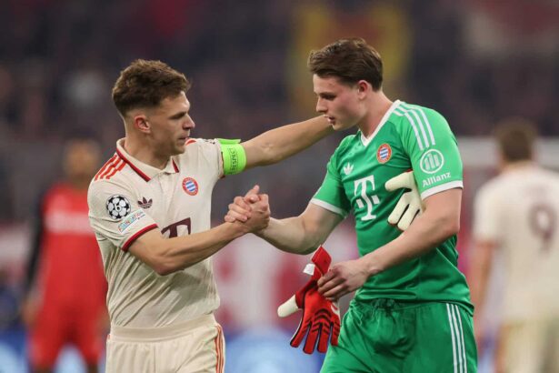 Trotz des deutlichen 3:0-Sieges über Bayer 04 Leverkusen muss der FC Bayern eine Hiobsbotschaft verkraften. Nach 58 Minuten musste Manuel Neuer verletzungsbedingt ausgewechselt werden. Die Diagnose lässt eine Ausfallzeit von mehreren Wochen vermuten.