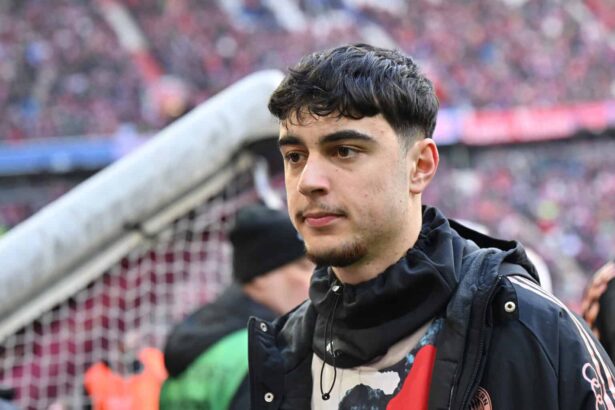 Der FC Bayern muss vorerst auf Aleksandar Pavlovic verzichten