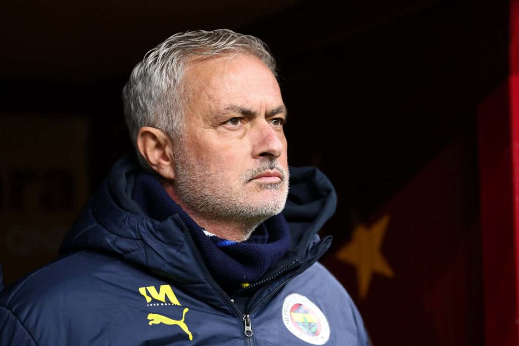In einem ausführlichen Interview hat Jose Mourinho über die jüngsten Rassismusvorwürfe gegenüber seiner Person gesprochen. Im Rahmen des interkontinentalen Derbys hatten Verantwortliche von Galatasaray dem Fenerbahce-Coach schwere Vorwürfe gemacht.