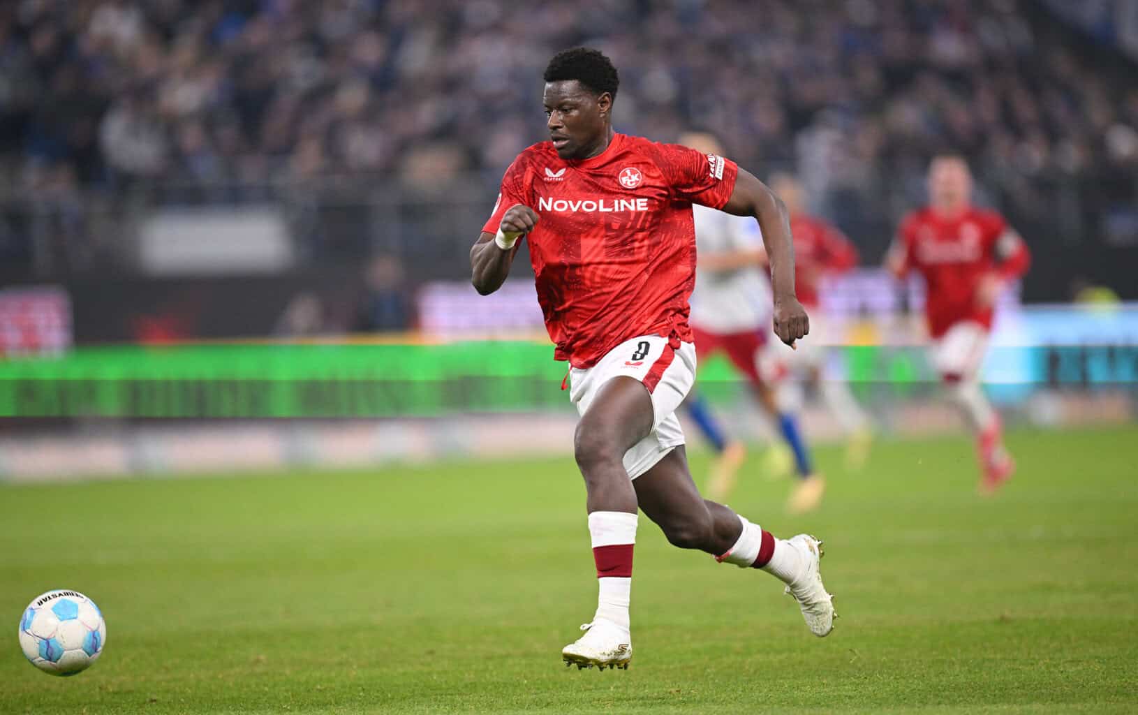 2. Bundesliga: Kaiserslautern springt souverän auf Platz 2, Hannover-Sieg in Nürnberg