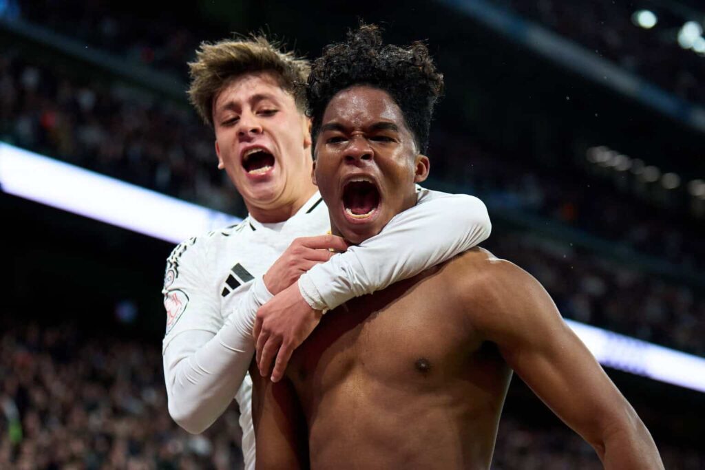 Bei Real Madrid kommen die Mega-Talente Endrick und Arda Güler nur auf begrenzte Einsatzzeiten. Der Plan des Champions-League-Siegers sieht daher vor, beide Youngster in die Bundesliga zu verleihen. Mehrere Klubs sind interessiert.