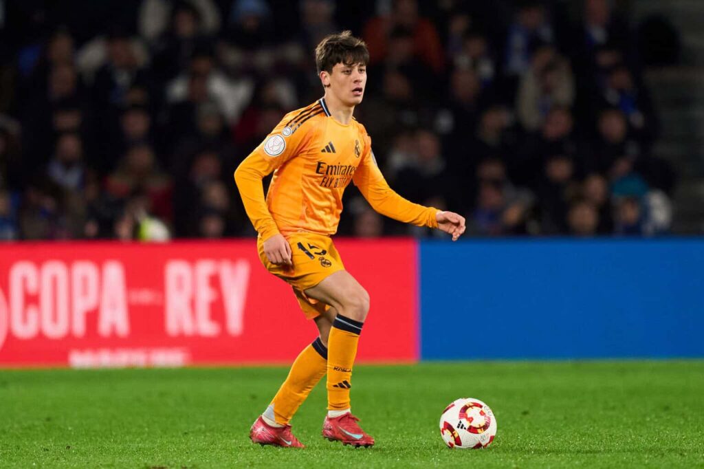 Eintracht Frankfurt ist auf der Suche nach einem neuen rechten Außenspieler. Heißer Kandidat für diese Position iunter anderem Ritsu Doan, der sich bereits einen Namen in der Bundesliga gemacht hat. Doch auch Real-Youngster Arda Güler steht auf der Liste der möglichen Neuzugänge.