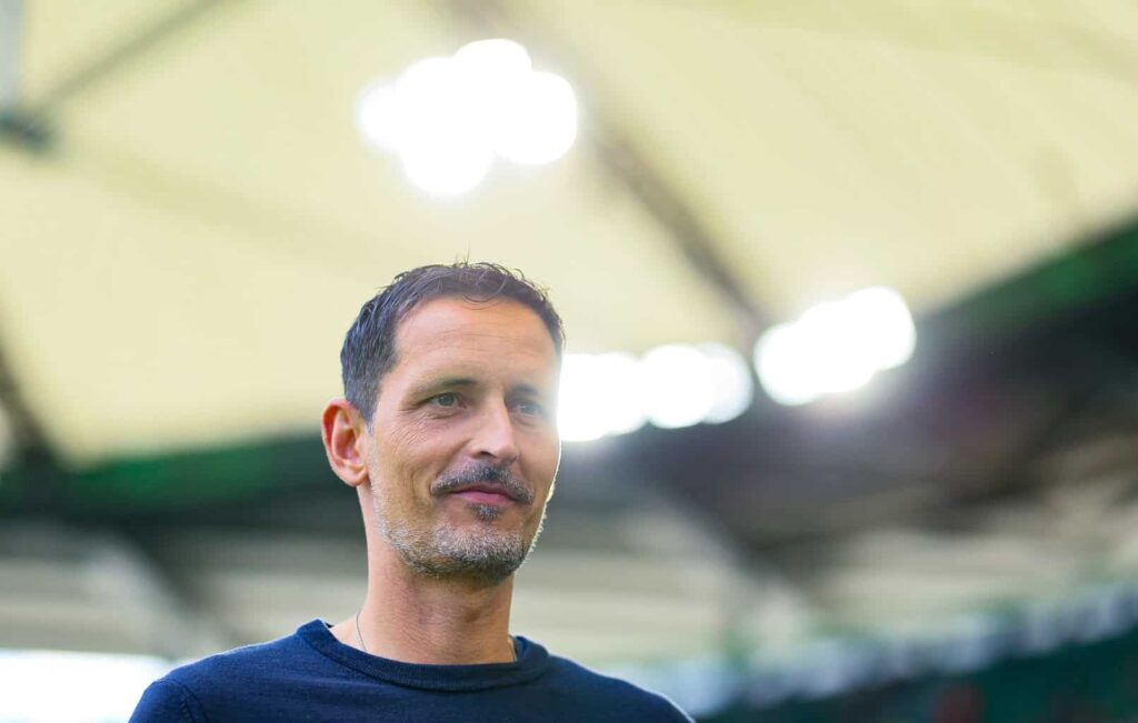 Durch einen 2:1-Auswärtssieg in Amsterdam hat sich Eintracht Frankfurt für das Achtelfinal-Rückspiel in eine glänzende Ausgangsposition gebracht. Doch die beteiligten Protagonisten sehen darin keinen Grund für überschwänglichen Jubel und denken schon jetzt an die kommende Aufgabe in der Bundesliga.