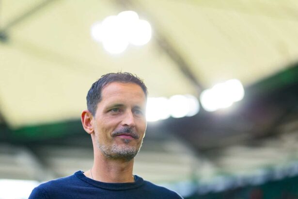 Durch einen 2:1-Auswärtssieg in Amsterdam hat sich Eintracht Frankfurt für das Achtelfinal-Rückspiel in eine glänzende Ausgangsposition gebracht. Doch die beteiligten Protagonisten sehen darin keinen Grund für überschwänglichen Jubel und denken schon jetzt an die kommende Aufgabe in der Bundesliga.