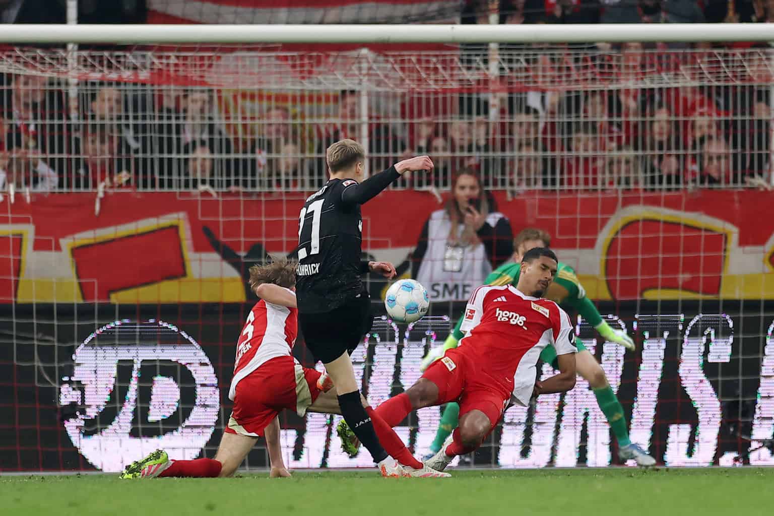 WAS FÜR EIN SPIEL! Union und Stuttgart sorgen mit 8-Tore-Halbzeit für Bundesliga-Rekord!