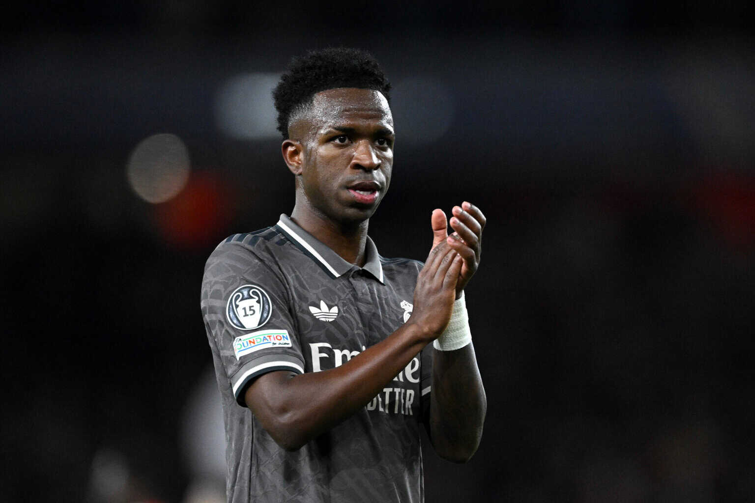„Wo ist er jetzt?“: Arsenal-Legende kritisiert Vinicius Junior scharf!