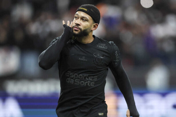 Memphis Depay jubelt