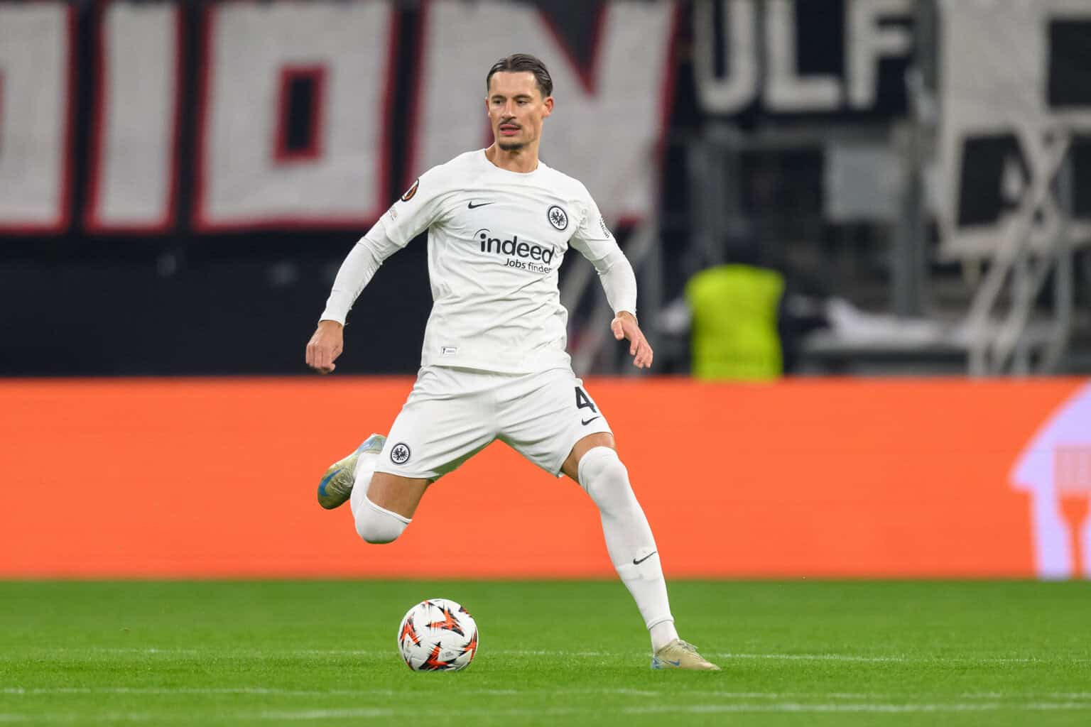 Schnäppchen dank Klausel? BVB hat großes Interesse an Frankfurts Robin Koch!