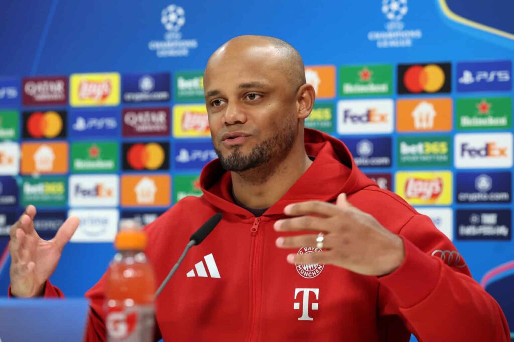 Vincent Kompany auf der PK vor dem Viertelfinal-Hinspiel gegen Inter