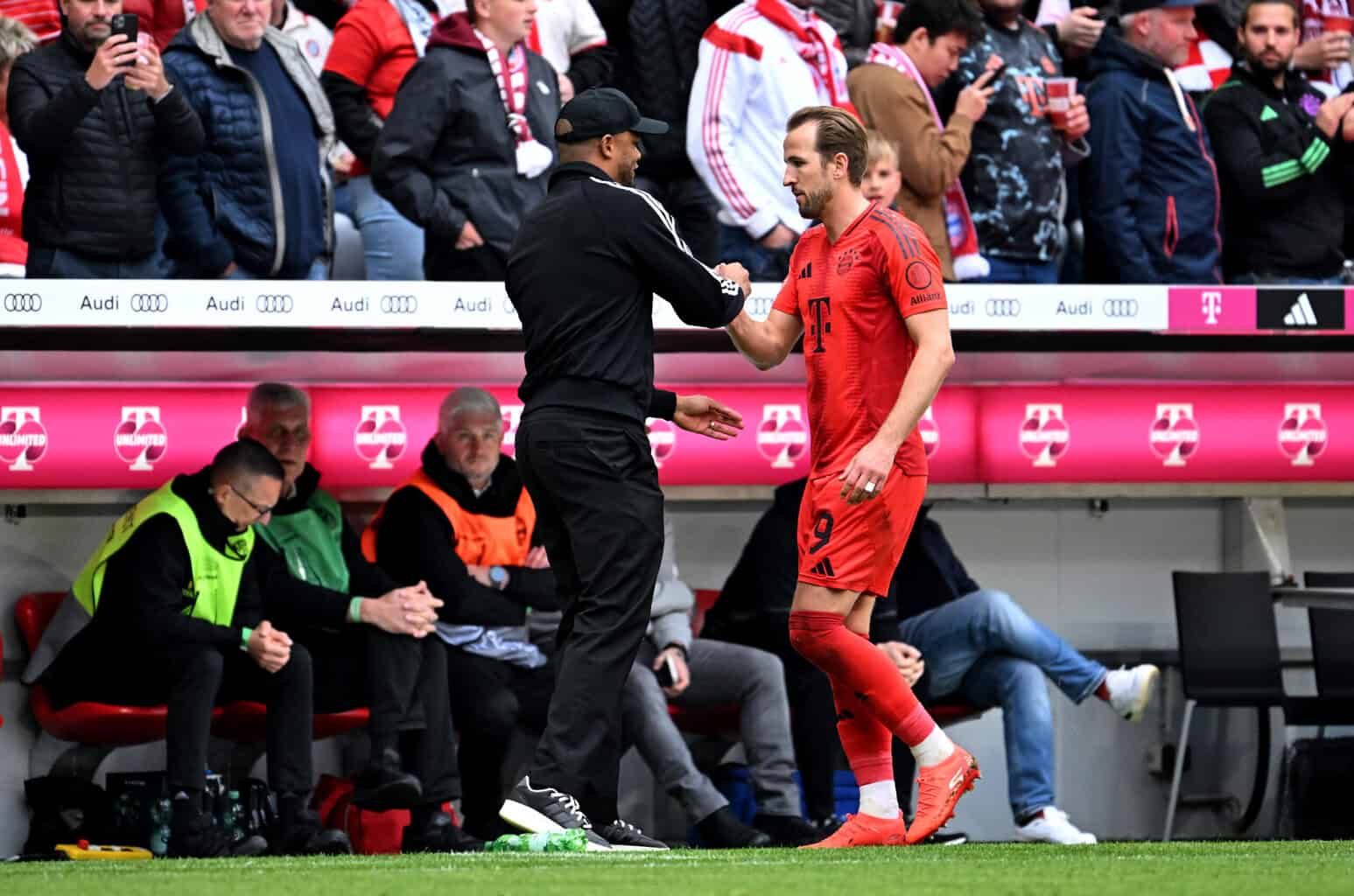 „Wahnsinnige Entscheidung“: Kane könnte bei Titel-Party fehlen – und knöpft sich Schiedsrichter vor!