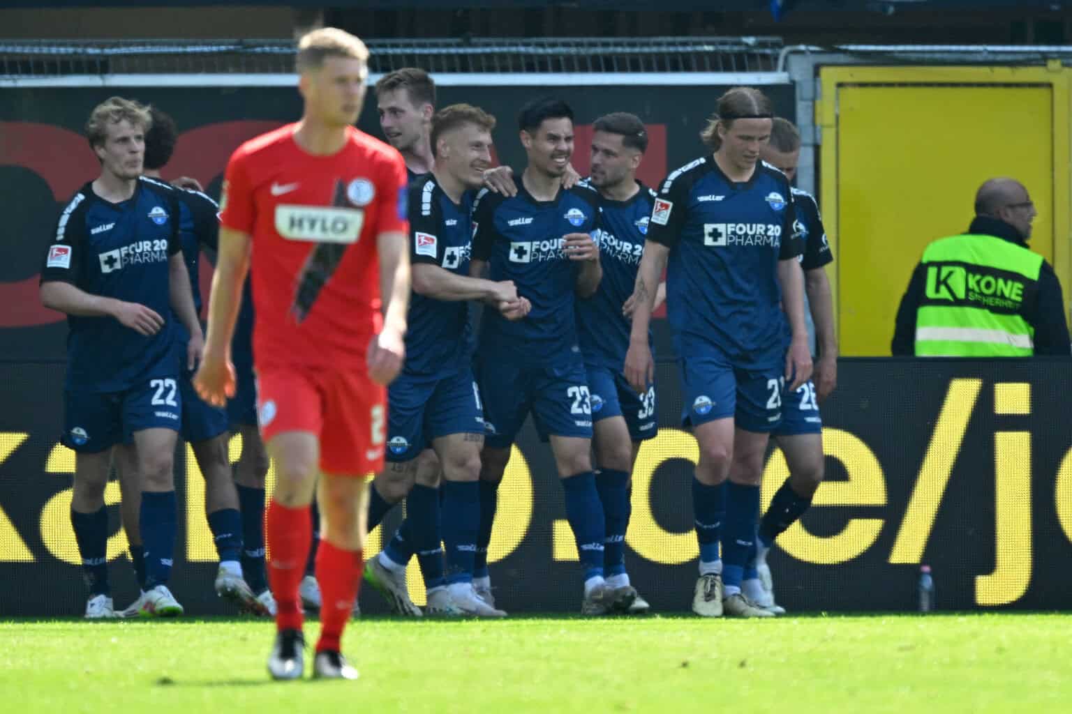2. Bundesliga: Remis im Verfolgerduell bringt Paderborn Platz 3 – Regensburg wendet Abstieg ab!