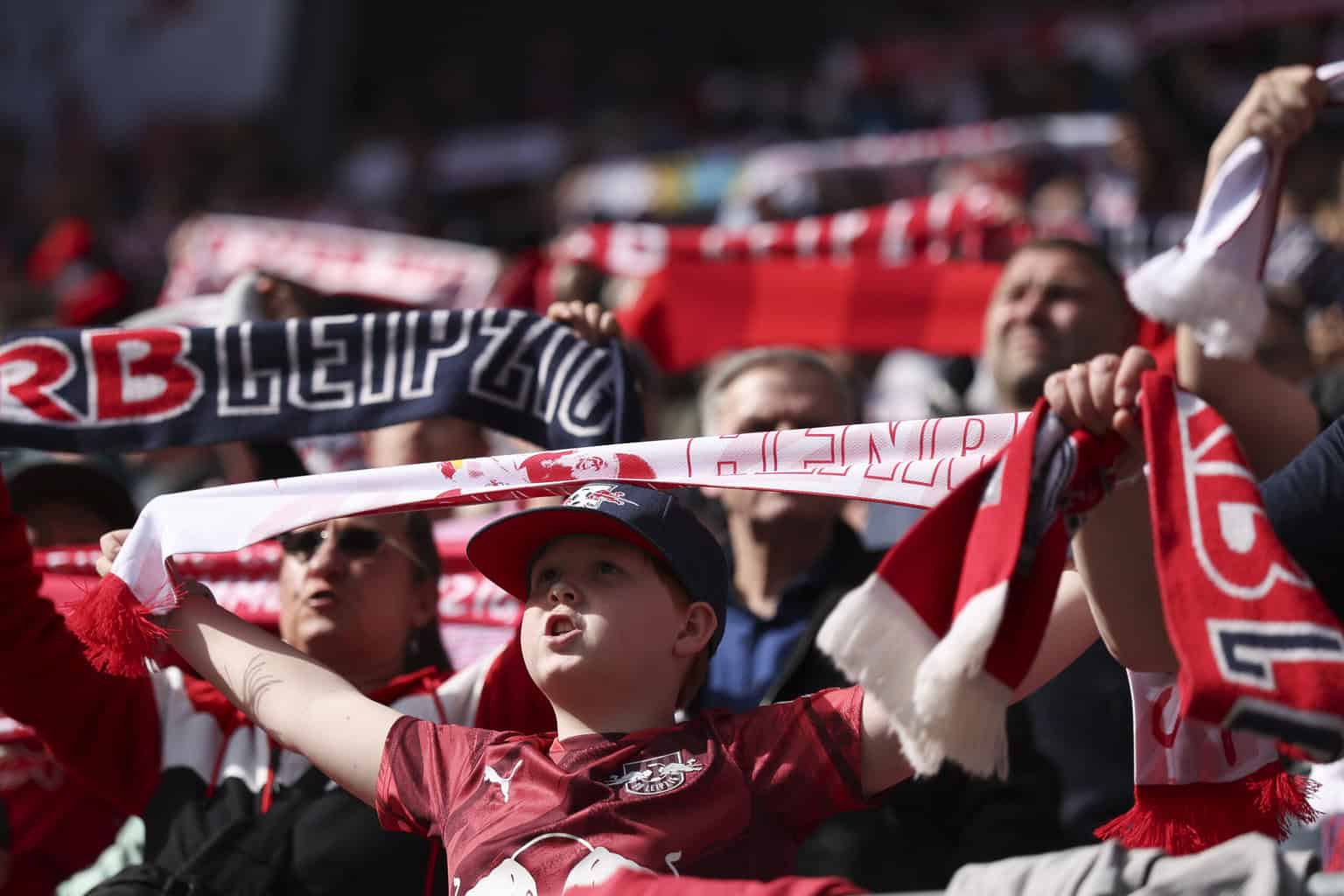 Kampf gegen leere Sitzschalen: Inaktiven RB-Fans droht Verlust der Dauerkarte!